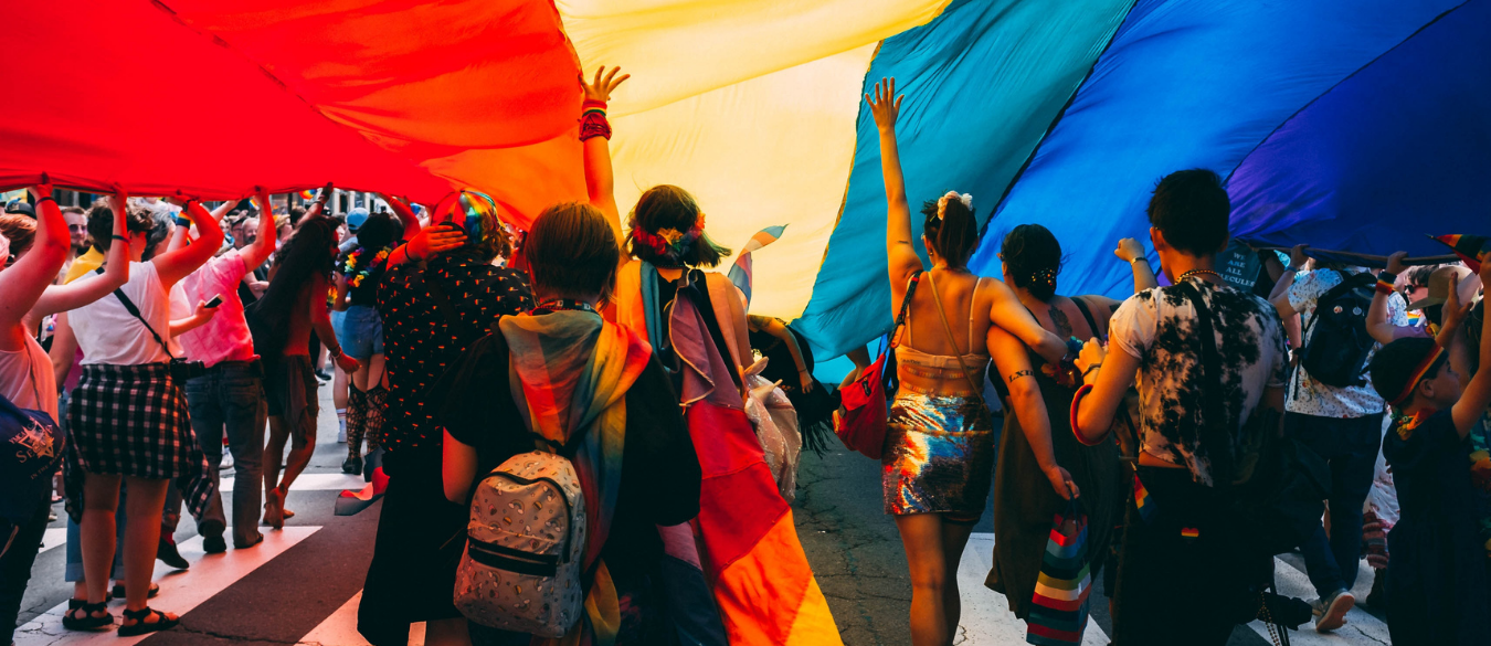 Participantes en una manifestación con motivo del Día del Orgullo LGTBI